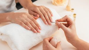 Estos son los 30 esmaltes de uñas retirados por posible riesgo cancerígeno