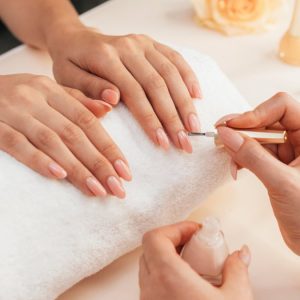 Estos son los 30 esmaltes de uñas retirados por posible riesgo cancerígeno