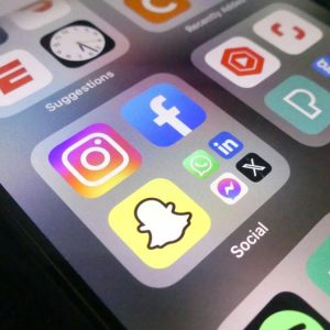 Cómo los padres pueden enfrentar el uso de redes sociales en menores: 