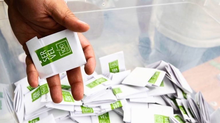 Primeros resultados a las 19:00 horas y demora de un minuto para votar: las claves del Servel a dos días de la segunda vuelta