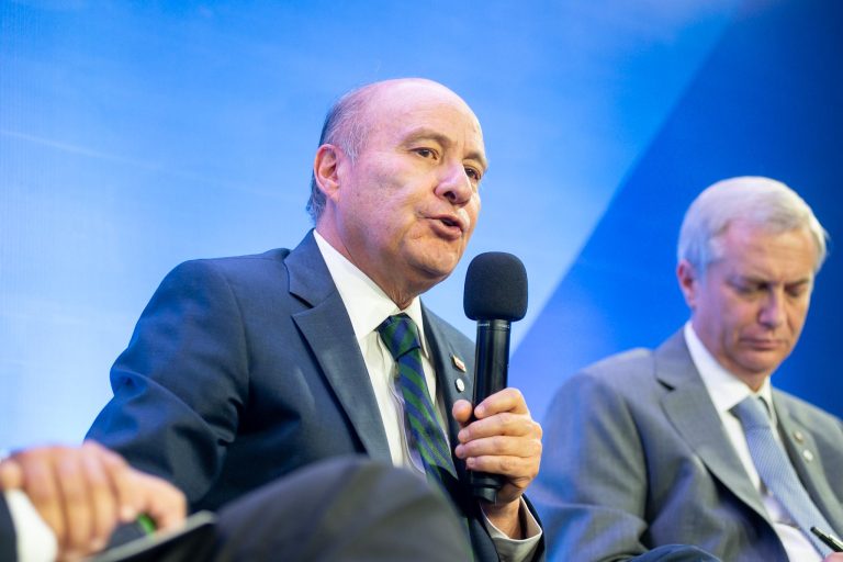 Hasta 20% más de cobre, créditos tributarios y corte drástico a los permisos de inversión: Kast y Quiroz se estrenan con el empresariado