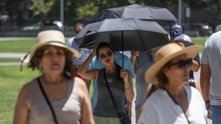 Adiós al calor extremo en Santiago: así estará el clima el primer fin de semana del año