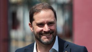 Alcalde Bellolio revela detalles de los proyectos que revivirán eje de la Divina Providencia: la idea es que la biblioteca se instale en la misma iglesia