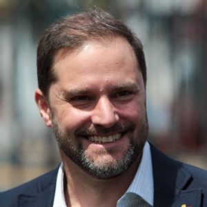 Alcalde Bellolio revela detalles de los proyectos que revivirán eje de la Divina Providencia: la idea es que la biblioteca se instale en la misma iglesia