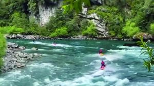 Gobierno cancela visas y expulsa a turistas que ingresaron con motos de agua al río Futaleufú