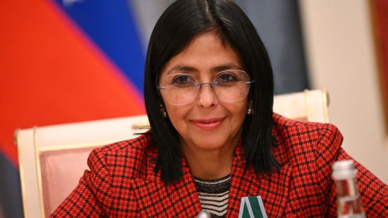 Quién es Delcy Rodríguez, la vicepresidenta que tomó el mando de Venezuela