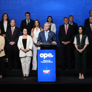 Kast rompe récord al concretar el primer cambio de gabinete antes que cualquier mandatario desde 1990