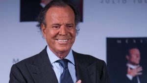 La justicia de España ya investiga a Julio Iglesias por denuncias de trata de personas y abuso sexual