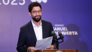 Ministro Boccardo defiende norma de “amarre” y asegura que existe “denostación sistemática a los funcionarios públicos”