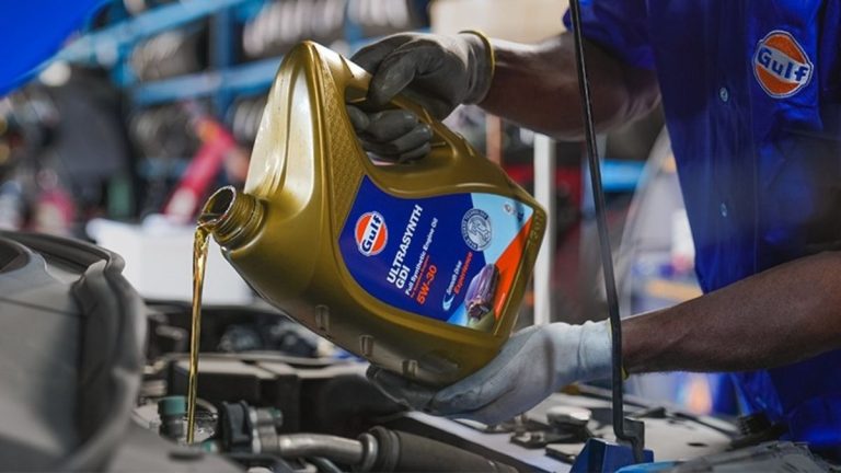 La gigante de los lubricantes que aterriza en Chile para competir con Copec, Shell y Total