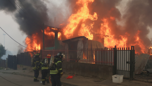Por qué el acusado de provocar incendio que mató a 20 personas en el Biobío quedó con arresto domiciliario nocturno