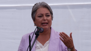 Crisis oficialista se agudiza: Jeannette Jara está en reflexión sobre su militancia en el PC