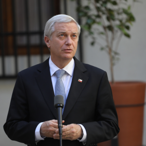 Acuerdo entre La Moneda y diputados para aplazar votación de la Reforma al Sistema Político implica dejar el proyecto para después del 11 de marzo