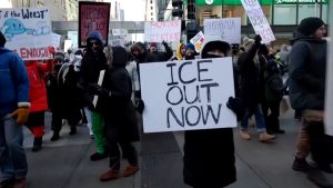 Jueza rechaza frenar operativo del ICE en Minneapolis pese a muertes y protestas