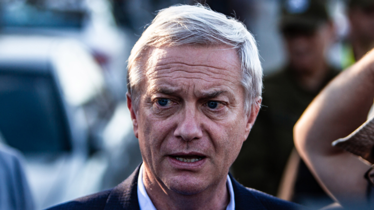 Los efectos tras la complicación de Kast en su gira internacional: fecha de nombramiento de subsecretarios queda en suspenso