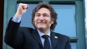 New York Times: Milei está en conversaciones para recibir a deportados desde Estados Unidos