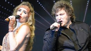 VIDEO - La movida noche de Javier Milei: cantó en el show de su ex pareja y participó en la Derecha Fest