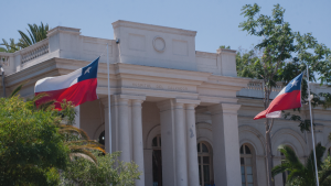 Ministra Aguilera descarta influencia en operación de su madre y Hospital del Salvador anuncia auditoría