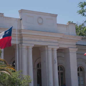 Ministra Aguilera descarta influencia en operación de su madre y Hospital del Salvador anuncia auditoría