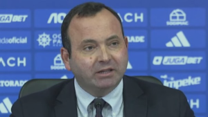 CMF pone la lupa en compra de acciones de la U: advierte eventual 