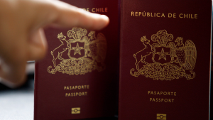 Pasaporte chileno se consolida como el más poderoso de Latinoamérica: a qué países se puede viajar sin visa y cuáles no