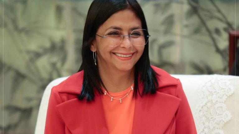 The Guardian: Delcy Rodríguez y su hermano negociaron con EEUU la caída de Maduro