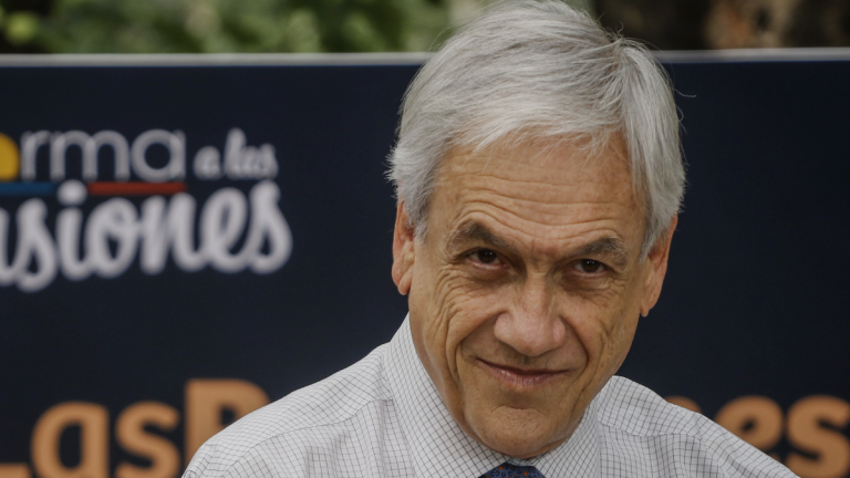 La indicación que postergó para marzo el despacho del proyecto que autoriza monumento de Piñera