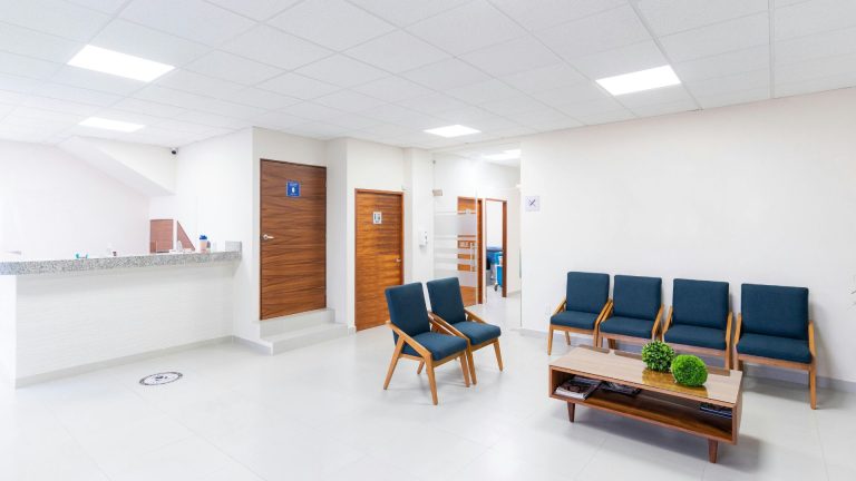 Salud mental en regiones: brechas de acceso, listas de espera y políticas que empiezan a funcionar