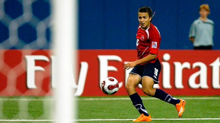 Las penas del fútbol se pasan con fútbol: Mathías Vidangossy, el distinto de los distintos