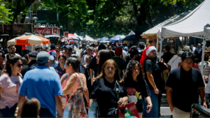 Las proyecciones del INE sobre la población en Chile: más de 20 millones en 2026 y más defunciones que nacimientos en 2028