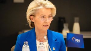 Presidenta de la Comisión Europea eleva el tono por las amenazas de aranceles de Trump por Groenlandia: 