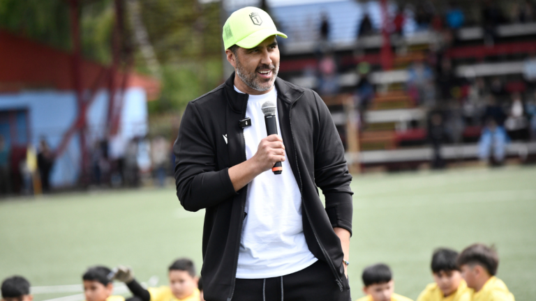 Así fue la travesía de Claudio Bravo en Rapa Nui para cerrar su gira de despedida