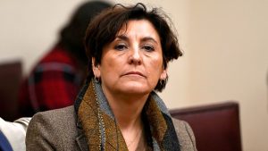 El llamado del Colegio Médico en medio de polémica por operación de la madre de la ministra Aguilera