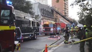 FOTOS - Gigantesco incendio afecta a cité en el centro Santiago: “Se expandió demasiado rápido”
