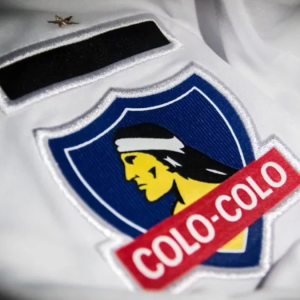 Luto en Colo Colo: quién era Carlos Cortés, el director de Blanco y Negro que falleció este domingo