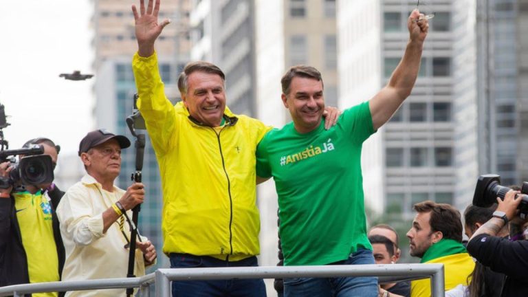Hijo de Bolsonaro y Lula en empate técnico: lo que informan encuestas en carrera presidencial en Brasil