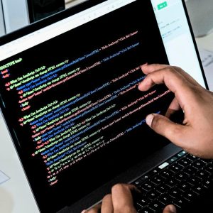 La IA llegó a las pymes, ahora falta que el sistema se ponga a la altura