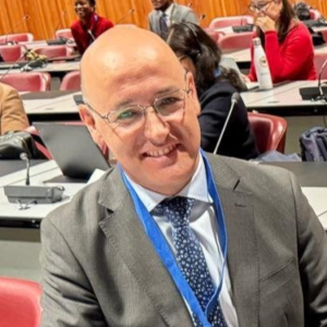 Quién es Julio Cordano, el chileno elegido para presidir en la ONU el tratado global sobre plásticos