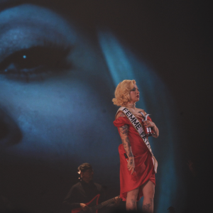 Mon Laferte corona histórica y emotiva presentación en Viña con la Gaviota de Platino