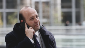 Contraloría ordena abrir sumario en Providencia tras objetar contratación de ex fiscal Guerra