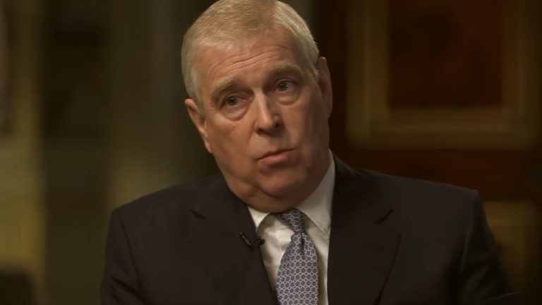 Policía del Reino Unido deja en libertad a ex príncipe Andrés después de más de 10 horas detenido