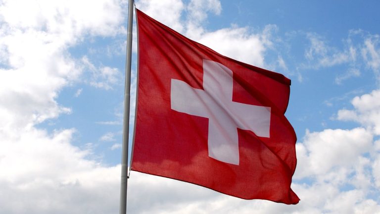 Inédito referéndum en Suiza: se votará para limitar la población a 10 millones