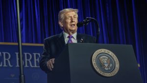 Qué hizo Trump hoy: impulsó estatuas de Cristóbal Colón para elevar su cruzada 