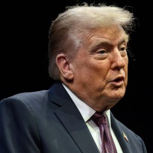 Matan a hombre armado tras intentar acercarse a casa de Trump en Mar-a-Lago