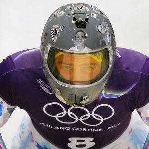 La historia de Vladyslav Heraskevych, el atleta ucraniano expulsado de los Juegos Olímpicos de Invierno por su polémico casco