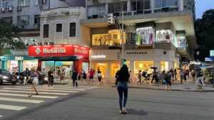 VIDEO - Adolescente chilena sobrevive a descarga eléctrica en Río de Janeiro tras ser reanimada