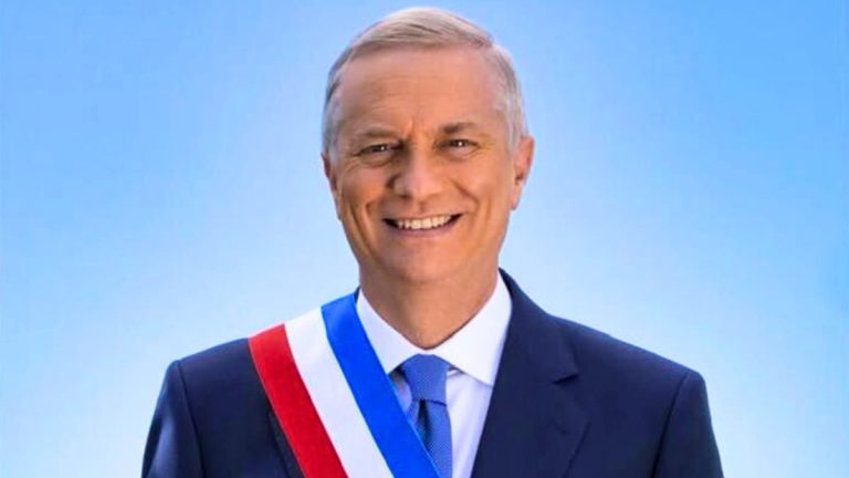 Escudo en la banda presidencial: qué dice la ley y la explicación de la oficina de Kast