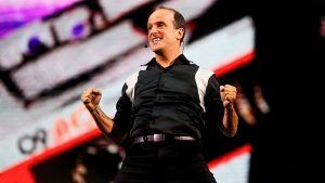 VIDEOS - El homenaje a los hermanos Piñera y las pifias a Boric que marcaron show de Kramer en Viña 2026