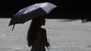 Calor extremo en Región Metropolitana: cómo estará el tiempo en Santiago esta semana y la alerta en tres regiones del país