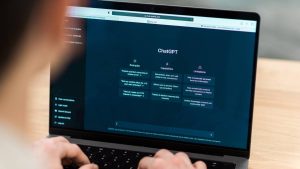 Latam-GPT vs ChatGPT: las principales diferencias del nuevo modelo de IA latinoamericano